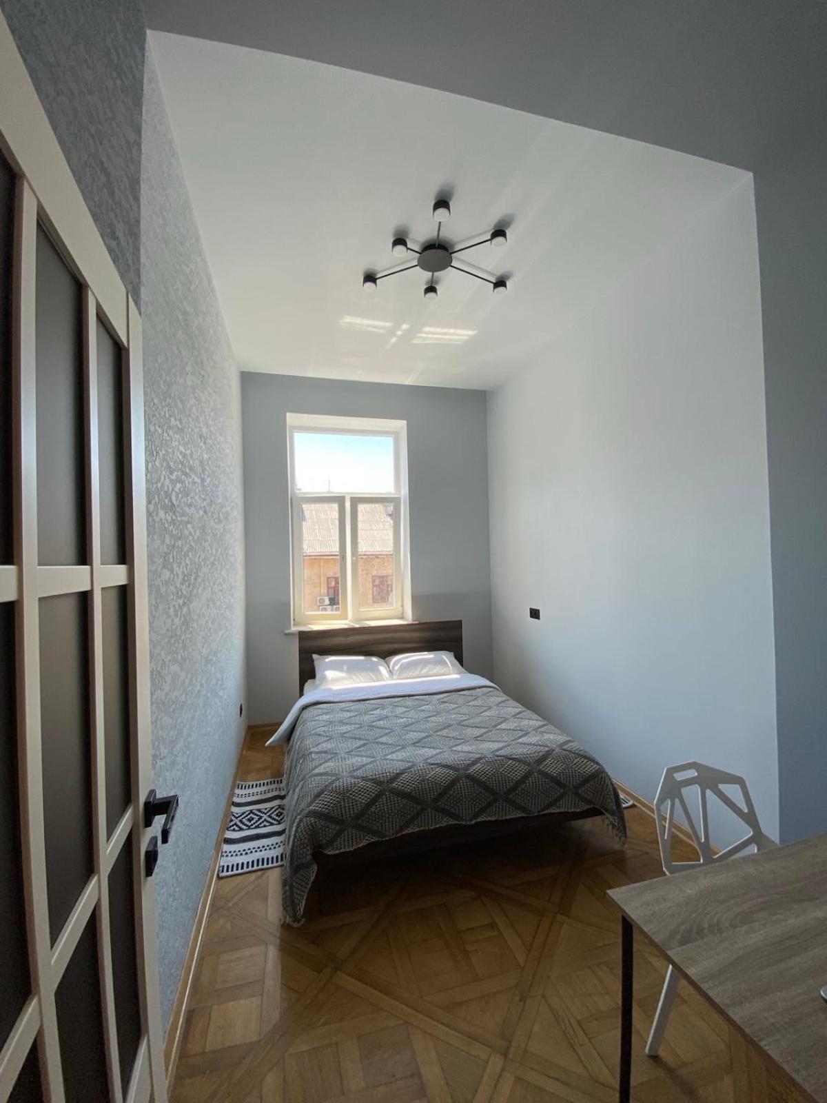 3 Bedrooms Apartment On Nasypna 3 Lviv Bagian luar foto